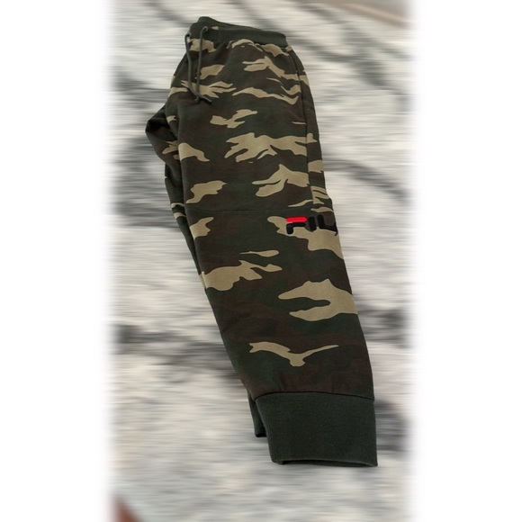 FILA Camo Jogger Sweatpants. Size Large. - Picture 3 of 5